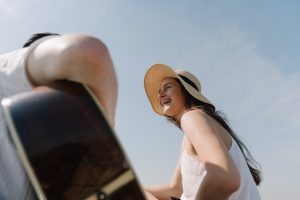 dating profile for women to attract men